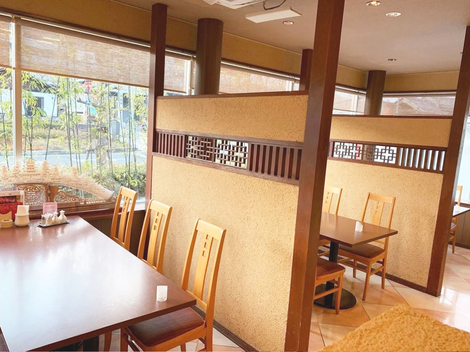店内テーブル席
